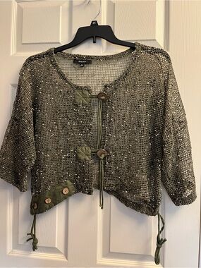 #2Kaktus Women’s Olive Open-Weave Cropped Knit Cardigan w Large Buttons Medium